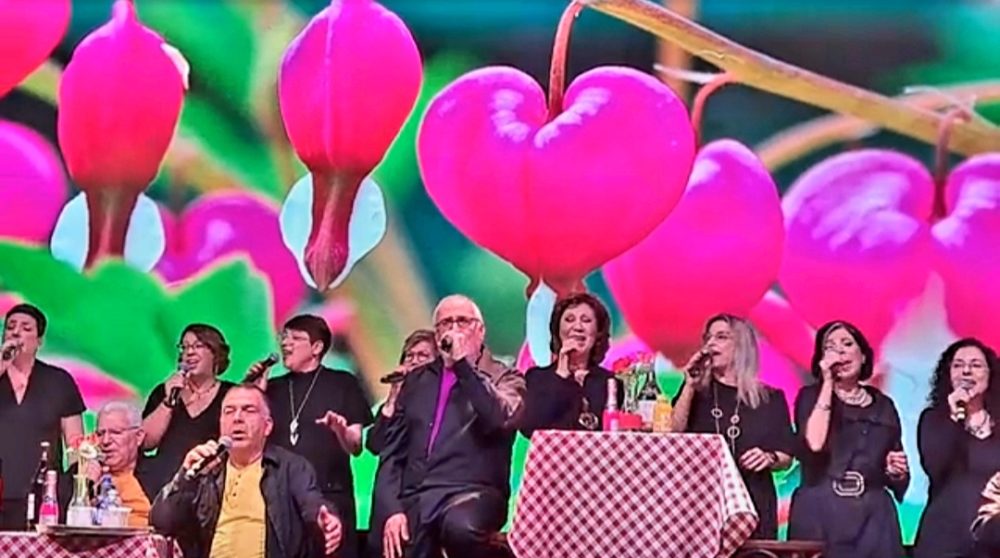 חלק מצוות השאנסון "אי שם פרח מלבלב בלב" - "להקת שילובים", במופע "אהבה צרפתית"- מועדון זאפה חיפה (צילום: רחלי אורבך)