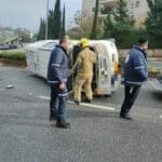 רכב נוסף התהפך בחיפה (צילום: כבאות והצלה)