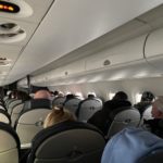 נוסעים במהלך טיסה – מטוס נוסעים (צילום: ירון כרמי)