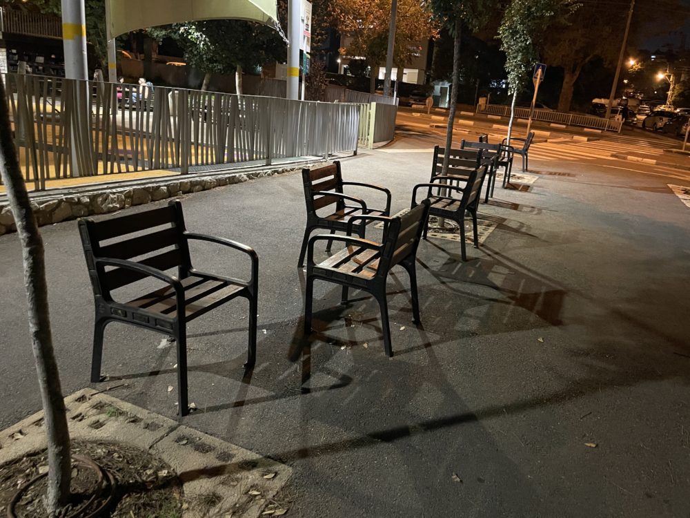 רמת בגין חיפה | איך לא עושים ריהוט רחוב (צילום: יונתן גרשון)