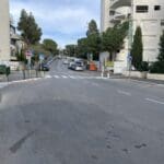 מעבר החצייה ליד בית ספר נופים ברמת בגין | הגבהת מעבר החצייה והרחבת המדרכות על חשבון הכביש תגביר את בטיחות התלמידים (צילום: יונתן גרשון)