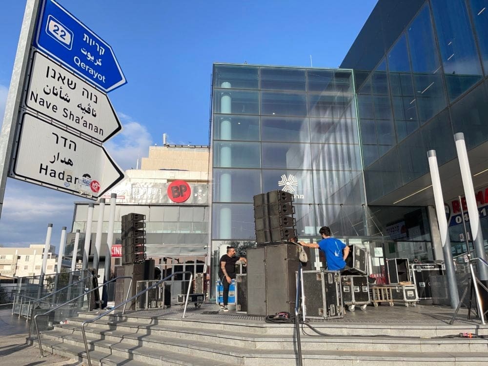 חיפה – מרכז חורב – הכנות למחאה החברתית נגד ממשלת נתניהו (צילום: ירון כרמי)