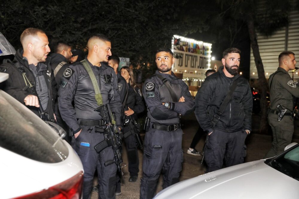 שוטרים בחיפה (צילום: דרור שמילוביץ)