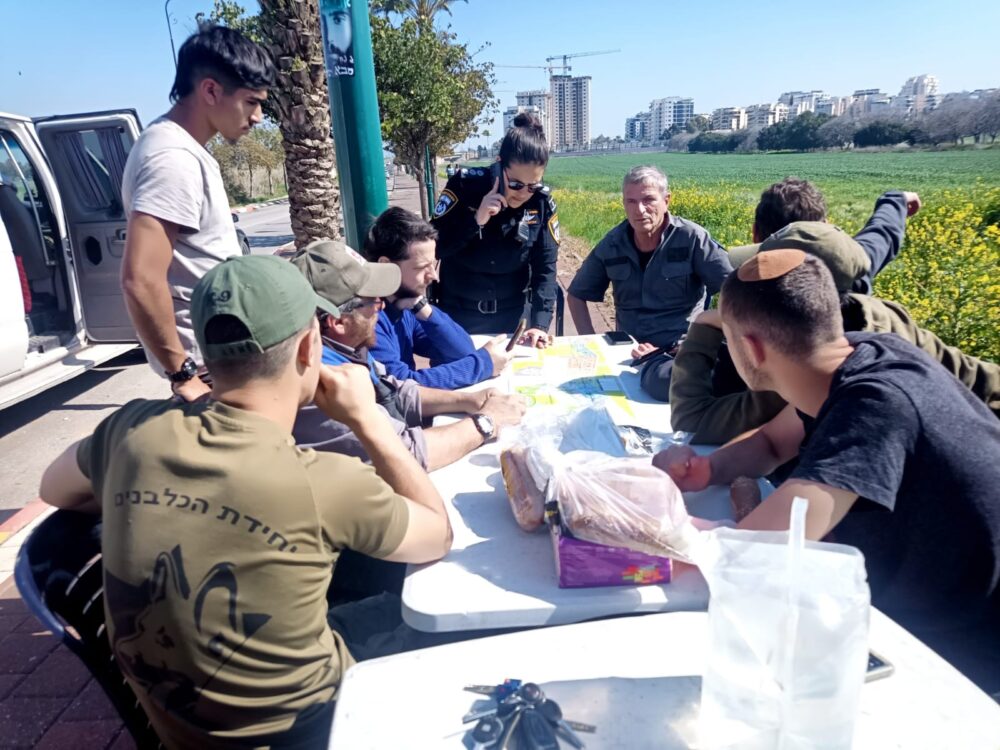 צוותי יכ"ל - יחידת הכלבנים לישראל בחיפושים אחר הנעדרת יוליה זץ (צילום: יחידת הכלבנים)