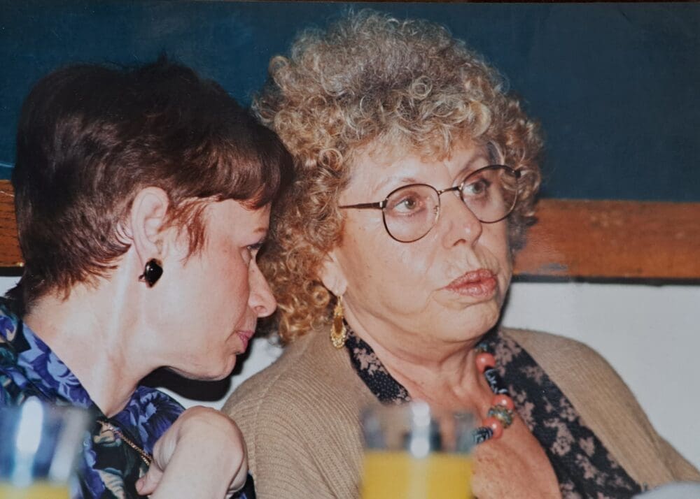 16.2.93עם שרת החינוך שולמית אלוני בביקורה באוניברסיטת חיפה- מאלבום בבית פרופ' עליזה שנהר (צילום: רחלי אורבך)