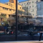 פגיעות ירי במאפיית ברדא, מתחם סירקין 21 – שוק תלפיות. (צילום: סמדר אדלשטיין)