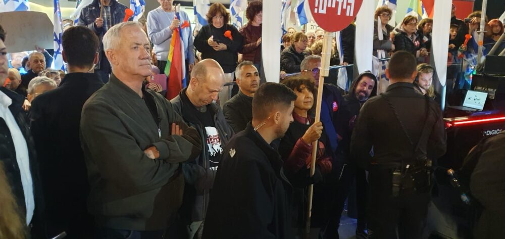 בני גנץ בצעדת המחאה מהאודיטוריום לחורב בחיפה (צילום: דרור שמילוביץ)