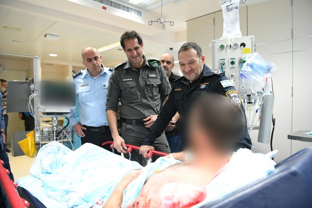 לוחם ימ"מ שנפגע בכתפו, בפעולה בג'נין ומאושפז בבית החולים רמב"ם בחיפה (צילום: דוברות רמב"ם)
