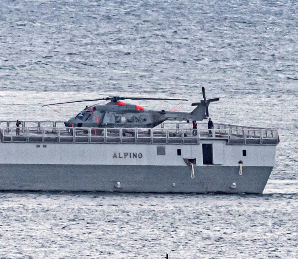 ספינת המלחמה Alpino F594 של הצי האיטלקי (צילום: אנתוני הרשקו)