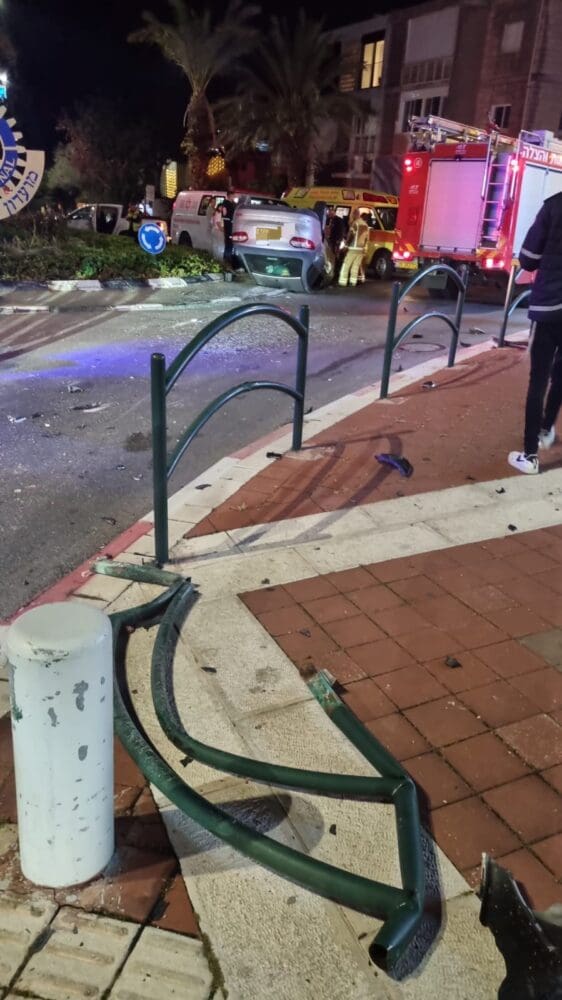חלק משד הנשיא נסגר לתנועה • התהפך עם רכבו ומסרב להתפנות (צילום: איחוד הצלה)