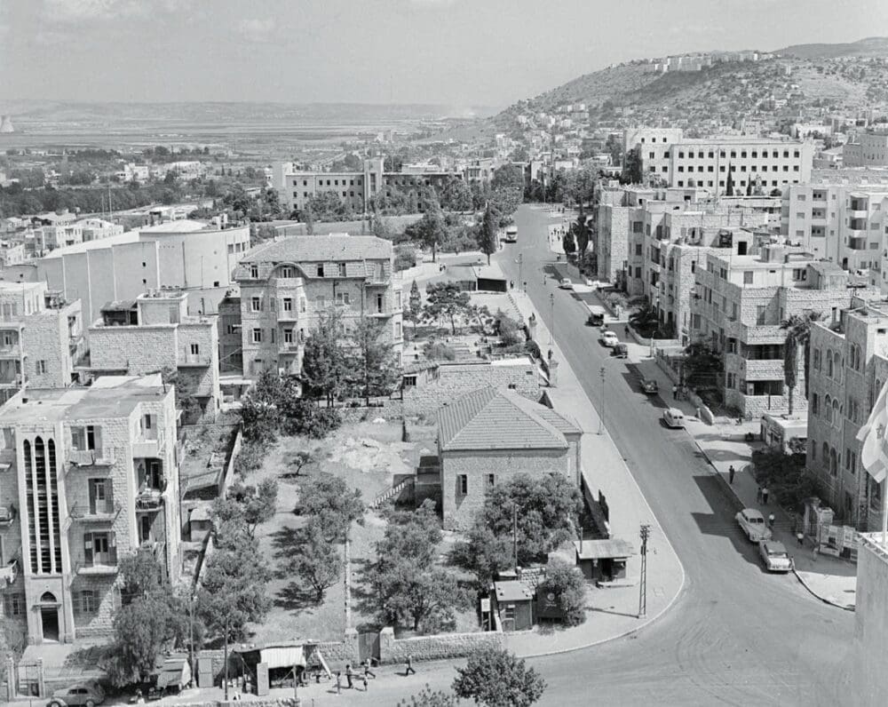 רחובות חיפה בשנות ה 50 (צילום ארכיון "העמותה לתולדות חיפה")