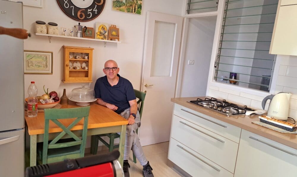 בפינת האוכל הירוקה- בבית הצייר והאדריכל יוסי לובלסקי (צילום: רחלי אורבך)