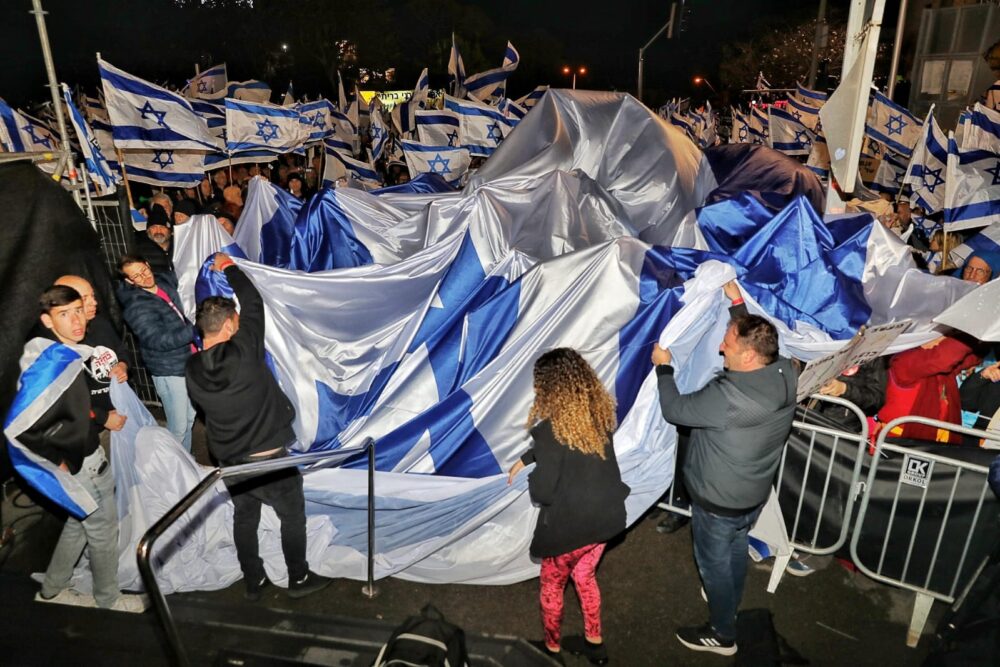 הפגנה- המחאה נגד ההפיכה המשטרית - חיפה (ציללום: דרור שמילוביץ)