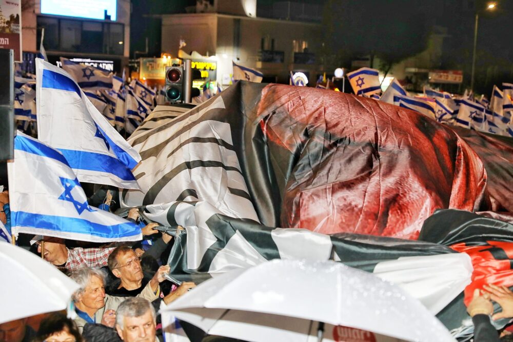 הפגנה - המחאה נגד ההפיכה המשטרית - חיפה (ציללום: דרור שמילוביץ)