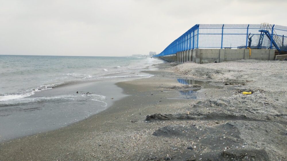 נסיגת החול בחוף קריית חיים - 12 במרץ 2023 (צילום: מוטי מנדלסון)