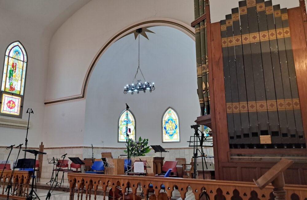 במת האנסמבל- כנסיית סנט ג'ון/יוחנן הקדוש, ואדי ניסנאס, חיפה (צילום: רחלי אורבך)