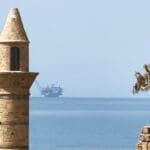 אסדת הגז – מבט מאתר העתיקות קיסריה (צילום: ירון כרמי)