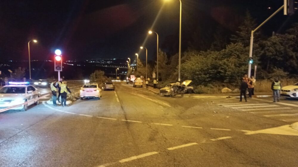 תאונת דרכים בין 2 כלי רכב בצומת עמל - קריית טבעון • שני נפגעים (צילום: משטרת ישראל)