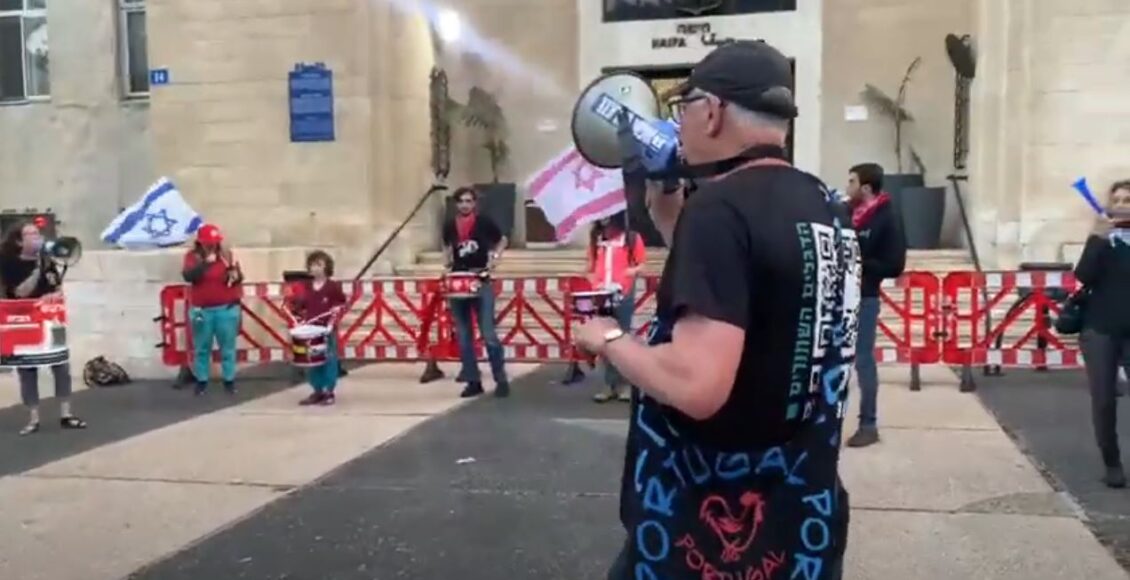 סערת חוק קרן הארנונה ◄ הפגנה מול עיריית חיפה (צילום: אקי פלקסר)