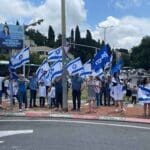 יום ירושלים בחיפה ○ צעירי הליכוד צעדו מכיכר ספר לחורב עם דגלי ישראל (צילום: חי פה)
