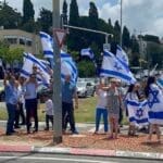 יום ירושלים בחיפה ○ צעירי הליכוד צעדו מכיכר ספר לחורב עם דגלי ישראל (צילום: חי פה)