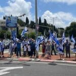 יום ירושלים בחיפה ○ צעירי הליכוד צעדו מכיכר ספר לחורב עם דגלי ישראל (צילום: חי פה)