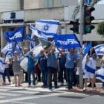 יום ירושלים בחיפה ○ צעירי הליכוד צעדו מכיכר ספר לחורב עם דגלי ישראל (צילום: חי פה)