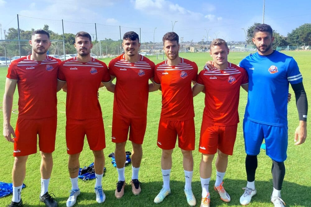 כדורגל: הפועל חיפה פתחה את אימוניה • העונה יצויין 100 שנה למועדון האדום ...