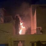 שרפה שפרצה בין הבתים בשכונת רמת אשכול בחיפה (צילום: כבאות והצלה)