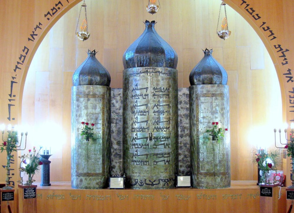 ארון הקודש בבית הכנסת (הצילום באדיבות בית הכנסת הסלוניקאי ע