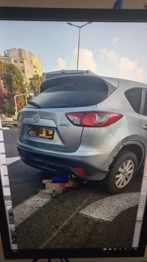 הולך רגל נדרס ונלכד מתחת לרכב בשדרות אבא חושי בחיפה (צילום: כבאות והצלה)