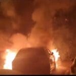 מספר כלי רכב עלו באש ברחוב אהוד בחיפה (צילום: כבאות והצלה)