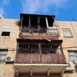 חיפה • כיבוי מרפסת שבערה ברחוב י.ל. פרץ בשכונת הדר (צילום: כבאות והצלה)