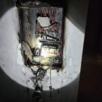 ארון החשמל עלה באש בדירה בחיפה • האשה ההרה התעוררה ראשונה (צילום: כבאות והצלה – חיפה)