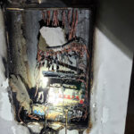 ארון החשמל עלה באש בדירה בחיפה • האשה ההרה התעוררה ראשונה (צילום: כבאות והצלה – חיפה)
