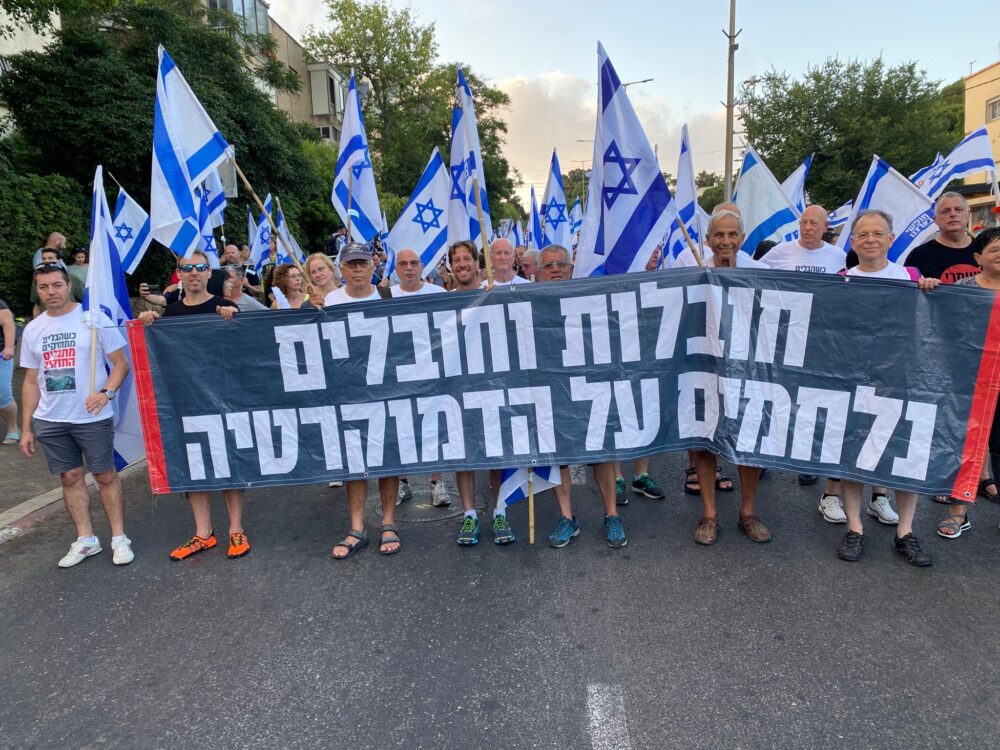 מחאת החובלים - ההפיכה המשטרית - צעדה בחיפה (צילום: מומו כהן)