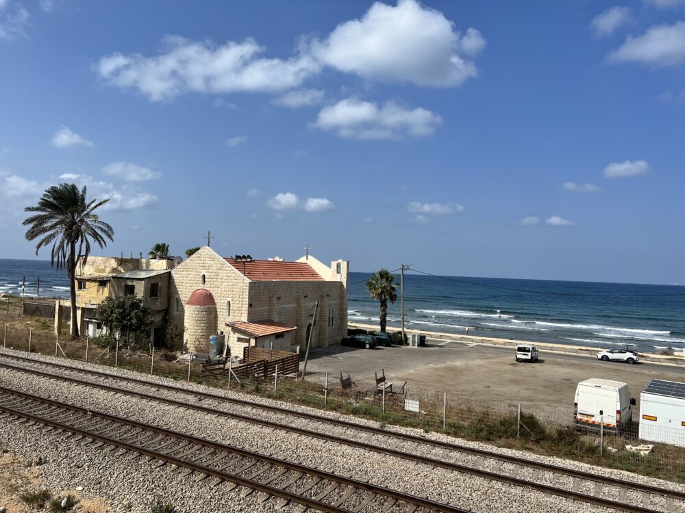 כנסיית גריגוריוס, חוף שקמונה חיפה (צילום: לילי מילת)