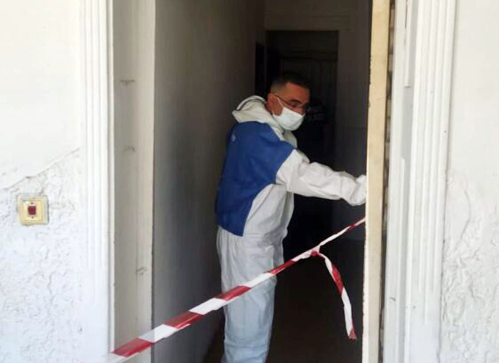 גופה נמצאה בתוך קיר בטון במצב ריקבון מתקדם בדירה בחיפה (צילום: משטרת ישראל)
