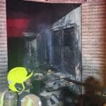 שריפה בחיפה • חילוץ אדם במצב קשה ממבנה בוער ברחוב הקטר בחיפה (צילום: כבאות והצלה)