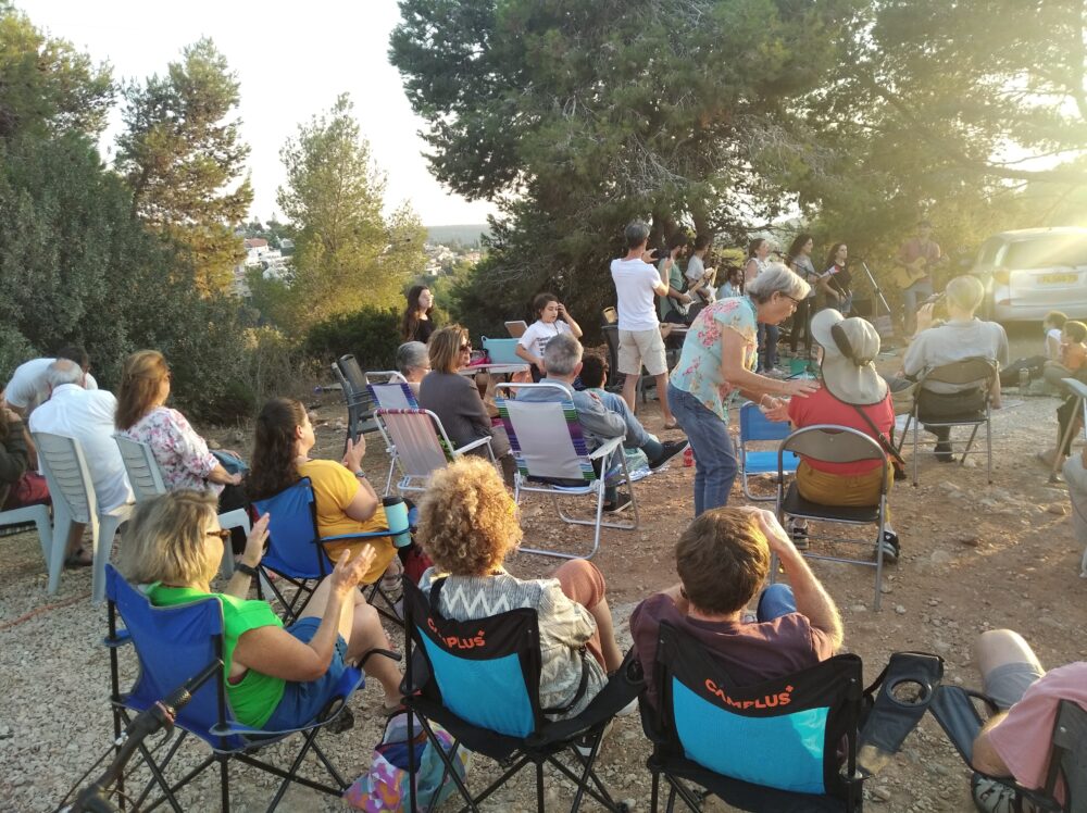 קבלת שבת מוזיקלית בטבע - גבעת העיזים - חיפה (צילום: ענבל חן-ברגב)
