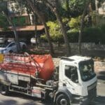 משאית לשטיפה בדרך הים (צילום: סמר עודה כרנתינג'י)