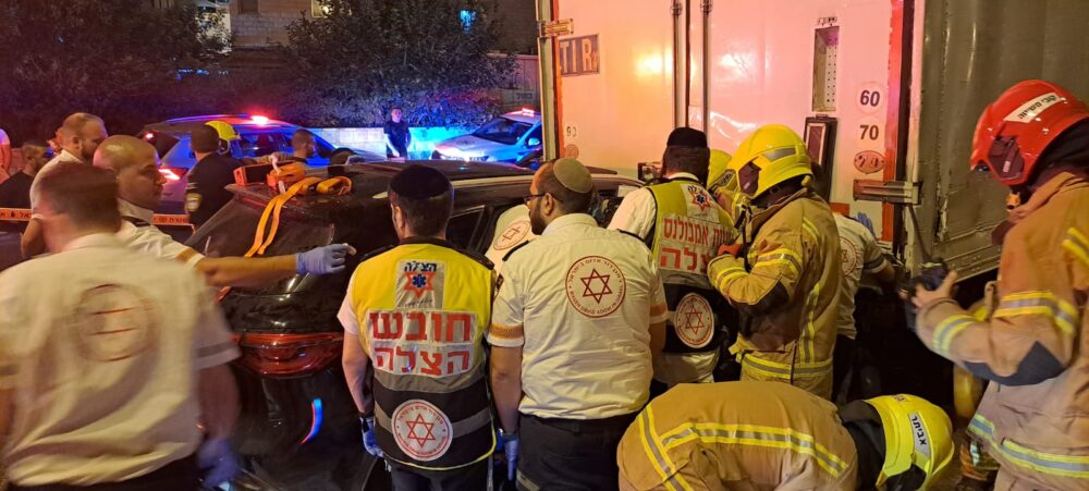 שלושה פצועים בתאונת דרכים (צילום: איחוד ההצלה)