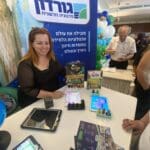 חדשנות טכנולוגית מוצגת בפתח המבואה – לימור הררי ראש מחלקת חדשנות וטכנולוגיה בא. גורדון (צילום: חנה מורג)