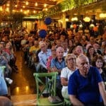קהל בכנס של דוד עציוני (צילום: חי פה-TV)
