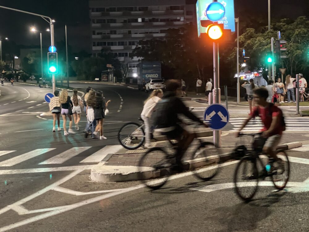 רכיבה על אופניים - כבישי חיפה - יום כיפור. למצולמים אין קשר לכתבה (צילום: ירון כרמי)