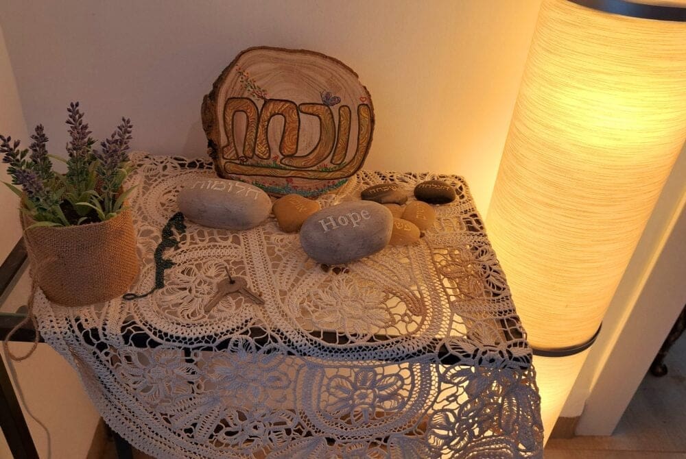 בבית תמרה וובר – נוכחת ובלתי נשכחת (צילום: רחלי אורבך)