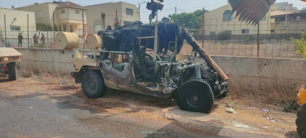 רכב צבאי עלה באש במהלך אימון בעוספיה (צילום: כבאות והצלה)
