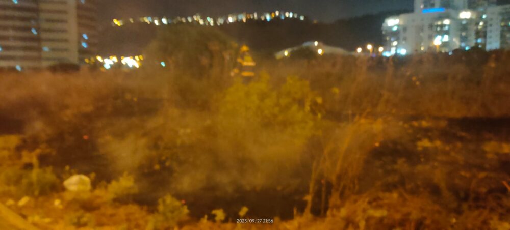 שריפה במהלך משחק כדורגל - איצטדיון סמי עופר - חיפה 27/9/23 (צילום: כבאות והצלה)
