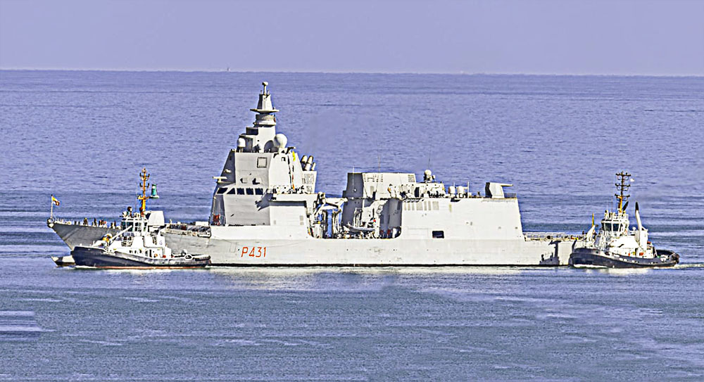ספינת פטרול P 431 של הצי האיטלקי, מדגם Francesco Morosini בנמל חיפה (צילום: אנתוני הרשקו)