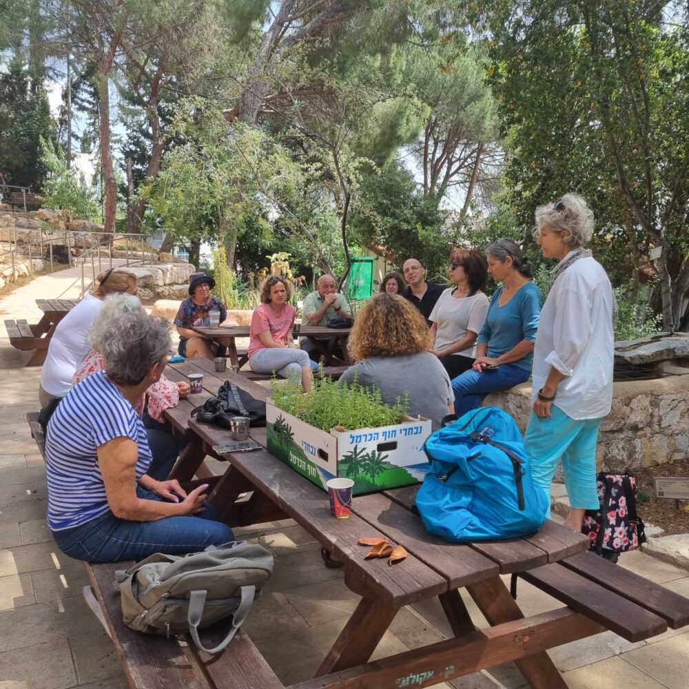 מפגש פעילים בגן האקולוגי, שבטכניון (צילום: ענבל חן ברגב)